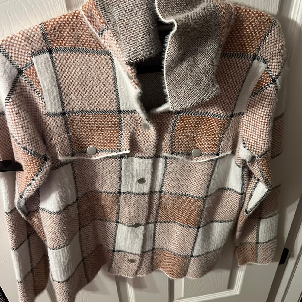 Button down jacket with pockets